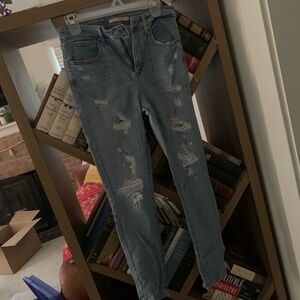 LEVI’S Distressed Women's Jeans